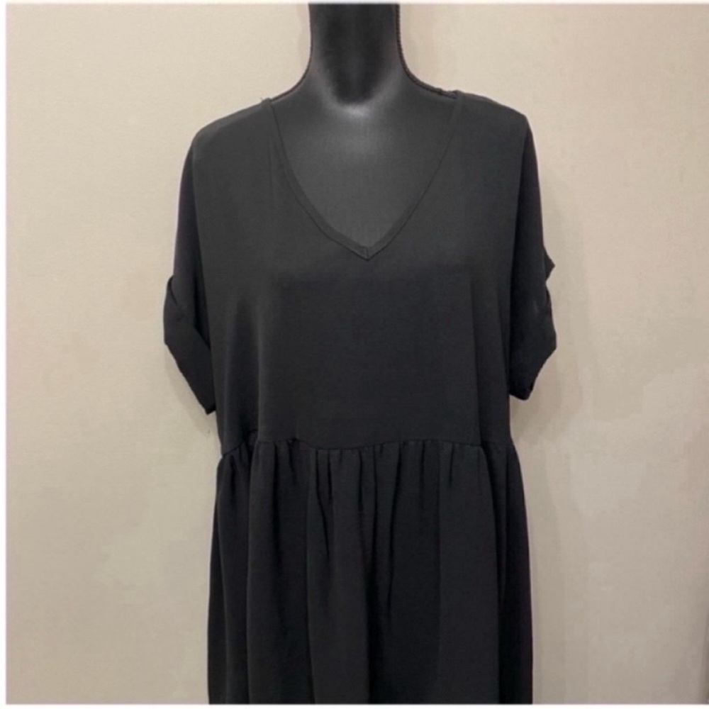 Entro Women’s Black Relaxed Fit V- Neck Mini Dress 2X